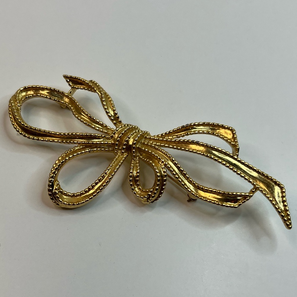Vintage Crown Trifari Large Ribbon Bow Brooch